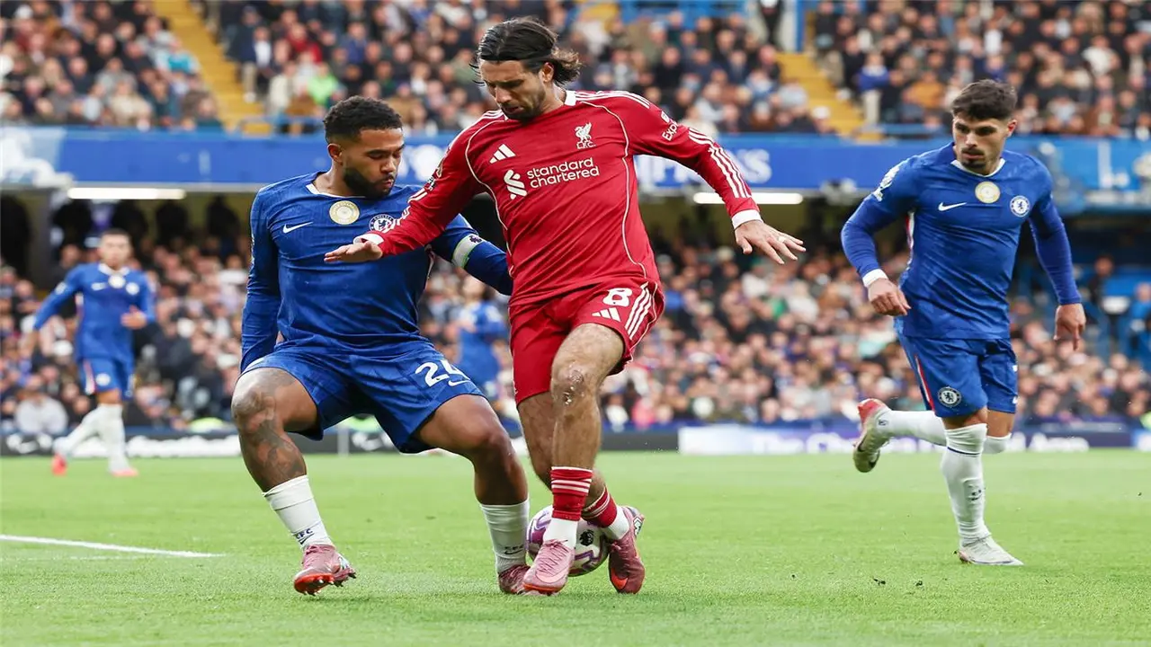 موعد مباراة ليفربول وتشيلسي في الدوري الإنجليزي والقنوات الناقلة ومعلق اللقاء